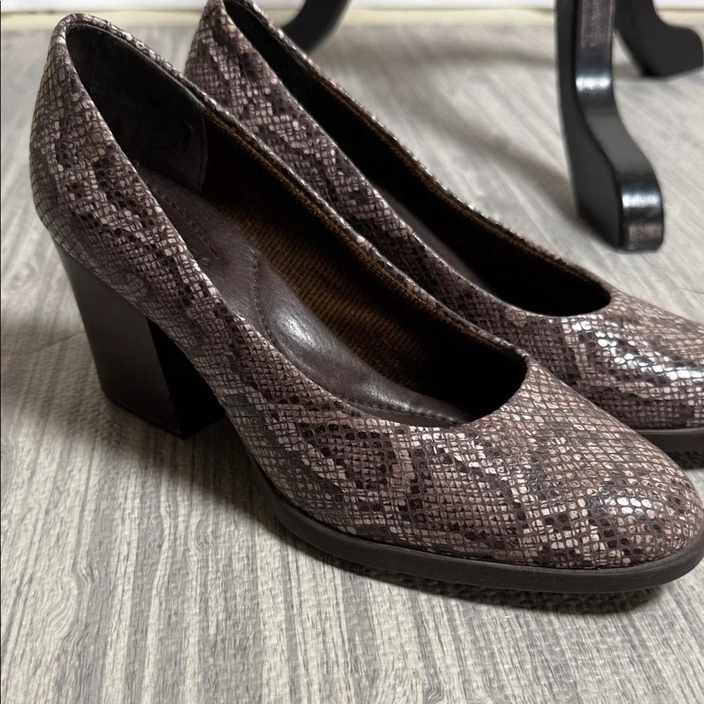 Born Women's Brown Snake Print Shoes Size 6.5